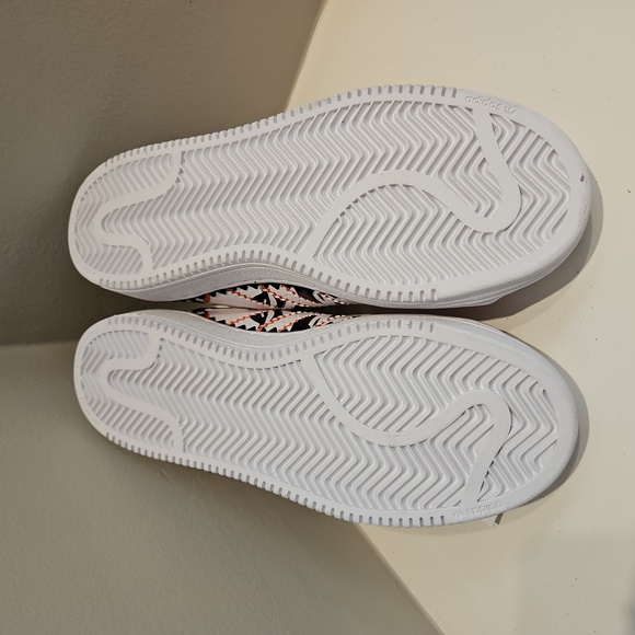 Adidas Superstar OT Tech- Animal Print, Size 8. - Picture 6 of 7